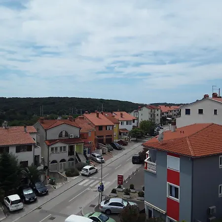 Kira * Пула