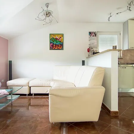 Apartment Kira Pula