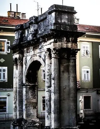 Kira * Pula